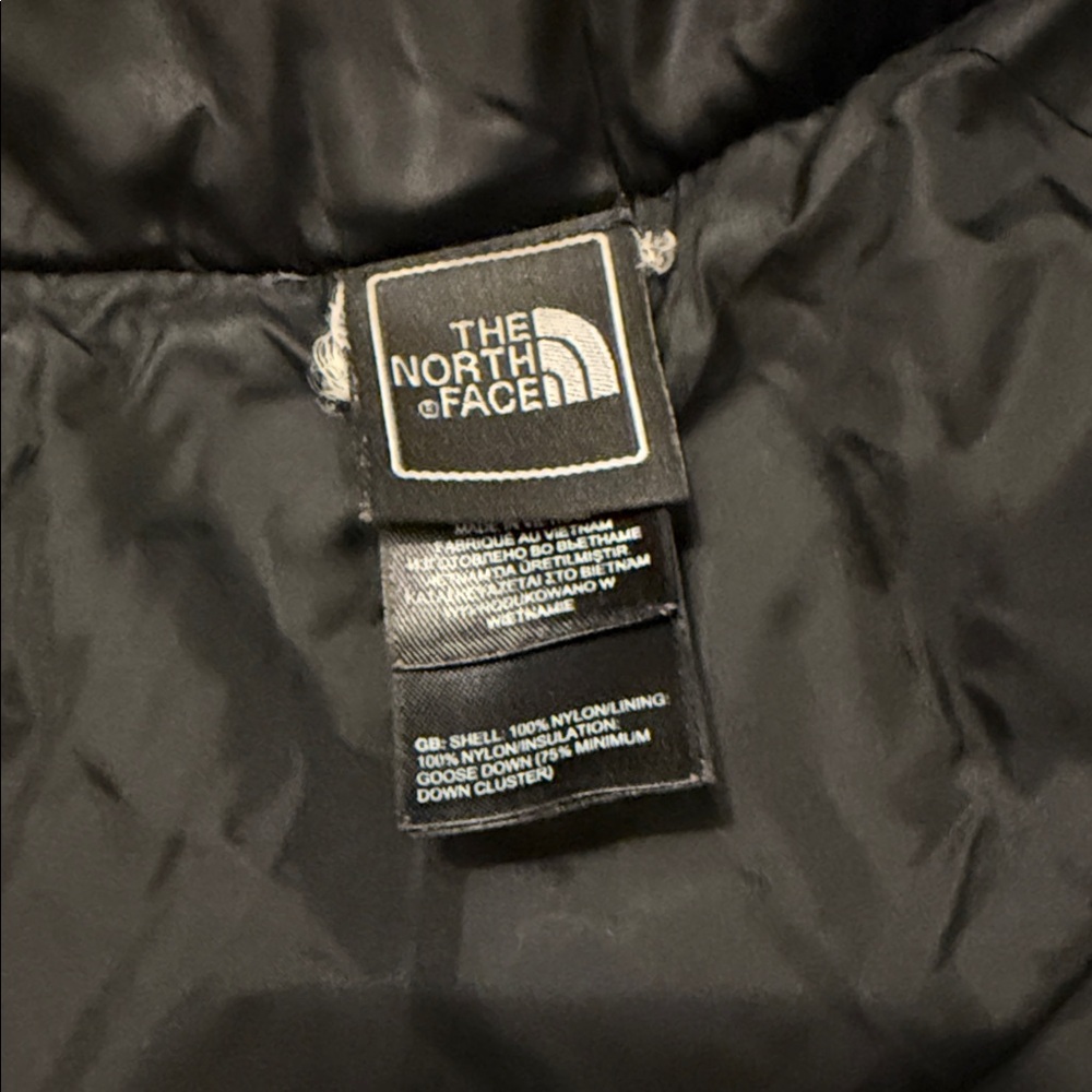The North Face 550 Quilted Black Puffer Vest Medium (satin Black) - Picture 5 of 6